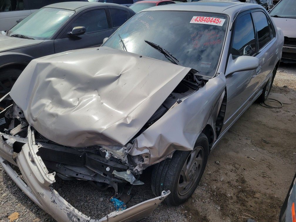 2000 Toyota Corolla PARTS @U-Pull Auto Parts DD3007