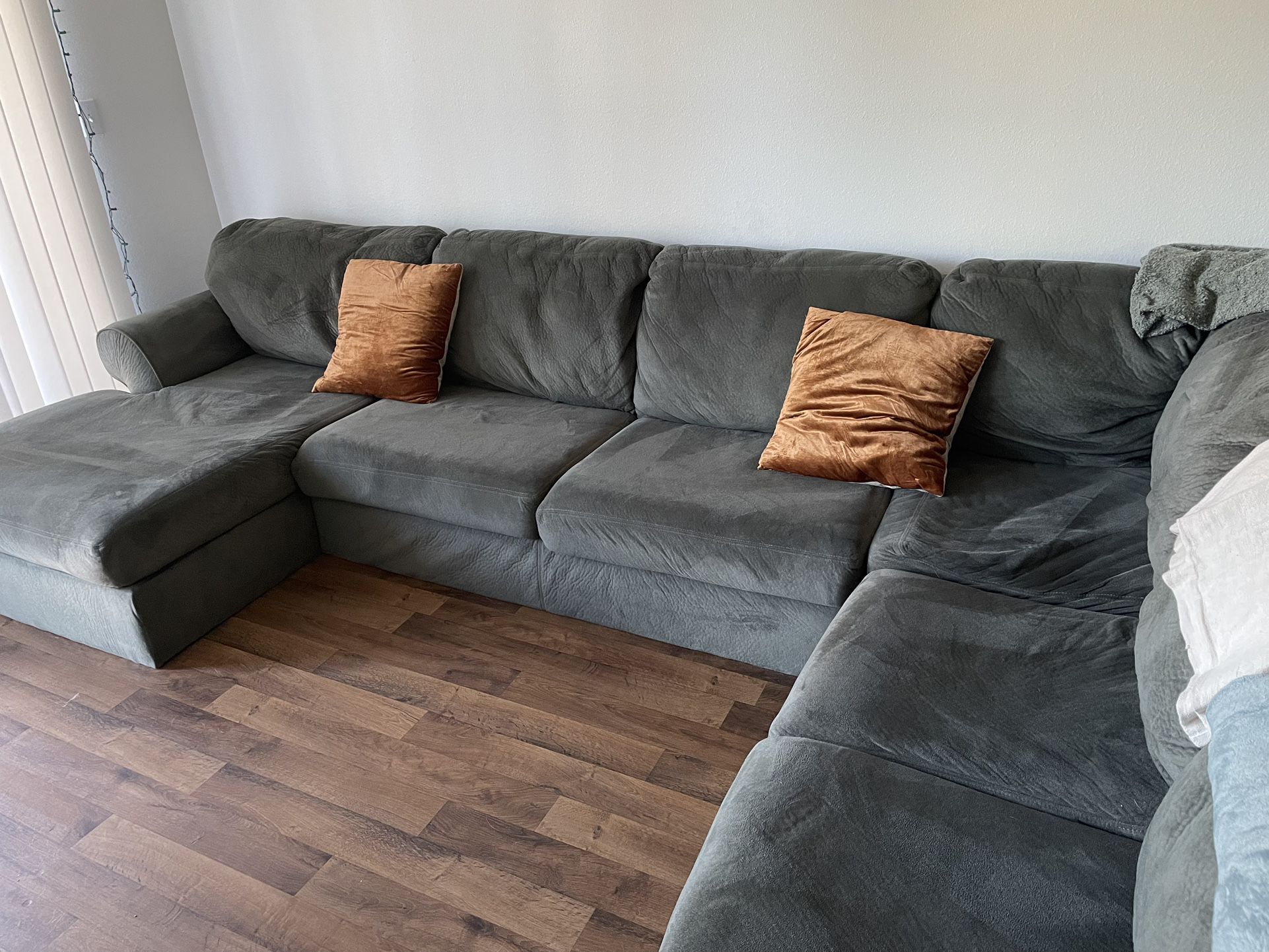 Large Sectional Couch/sofa 