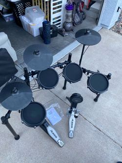 Alesis Nitro Mesh Electronic Drum Kit - Like New (Only Played Twice!) 🥁⚡