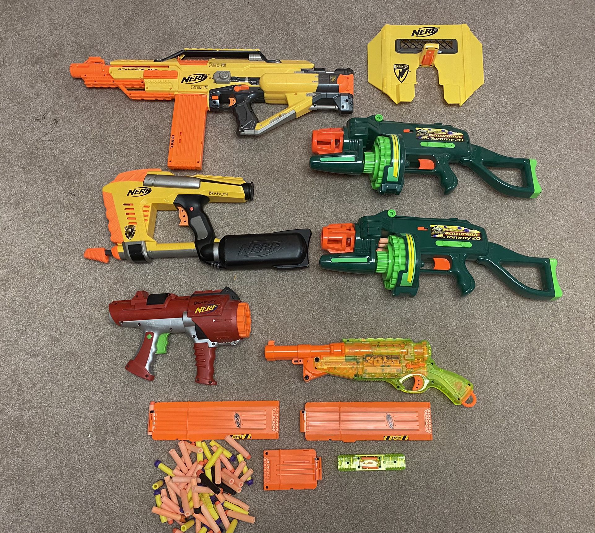Lot of 6 Nerf Guns plus extra ammunition