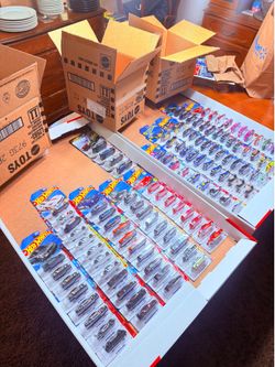 Hot wheels over 112 cars pull up make a deal