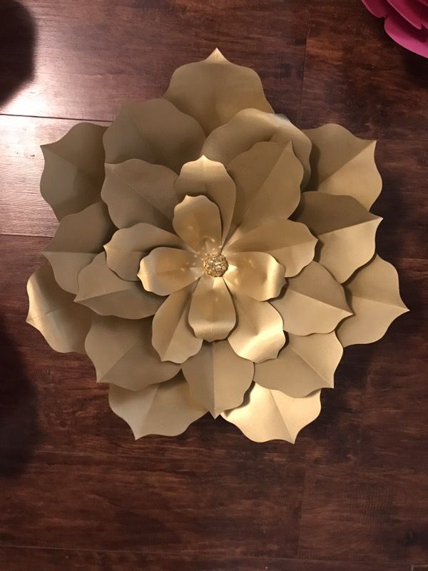 Paper flowers for party decor/backdrops