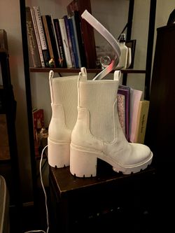 Size 6 White Women’s Boots