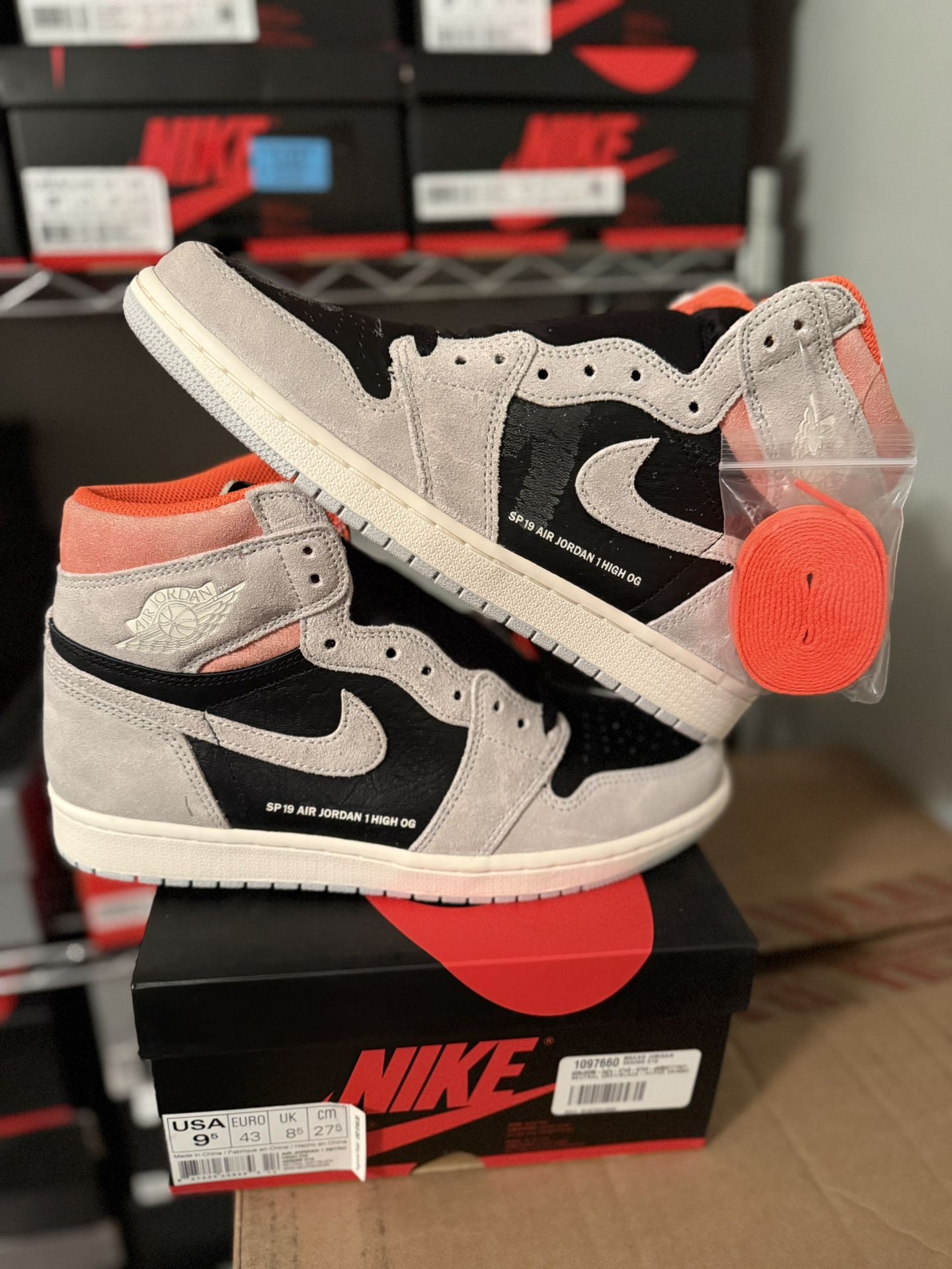 Nike Jordan 1 Retro Sz 9.5 Neutral Grey Hyper Crimson