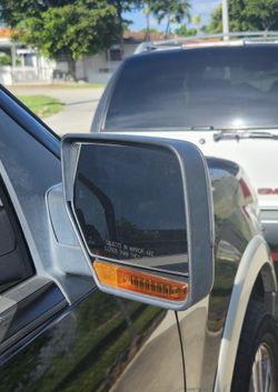 Left  And Right 
Size Mirror Expedition 08"