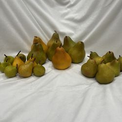 Total Of 22 Decorative Fruit Pears Small,medium,large 
