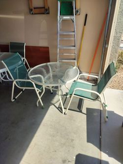 Outdoor Patio Set..36 Inch Table..2 Chairs..Like New