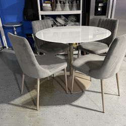 Table with 4 chairs 