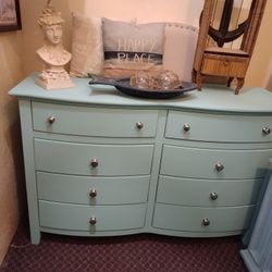 CUTE DRESSER AND 1 NIGHT STAND AT PICKY PINCHERS OPEN TODAY NOON TO 4 FREE DELIVERY