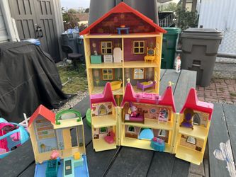PEPPA PIG HOUSES