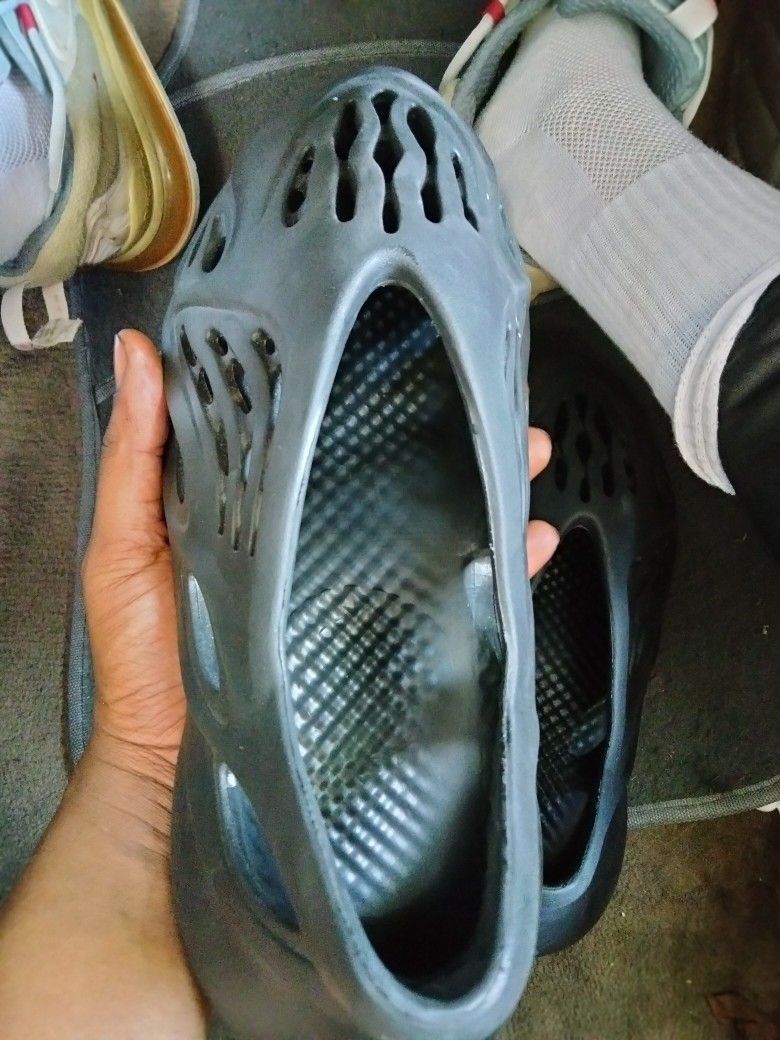 ADDIDAS YEZZY FOAM RUNNER SZ 11 NO BOX