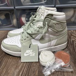 Nike Air Jordan 1 Retro High OG Seafoam Size 8 / 9.5