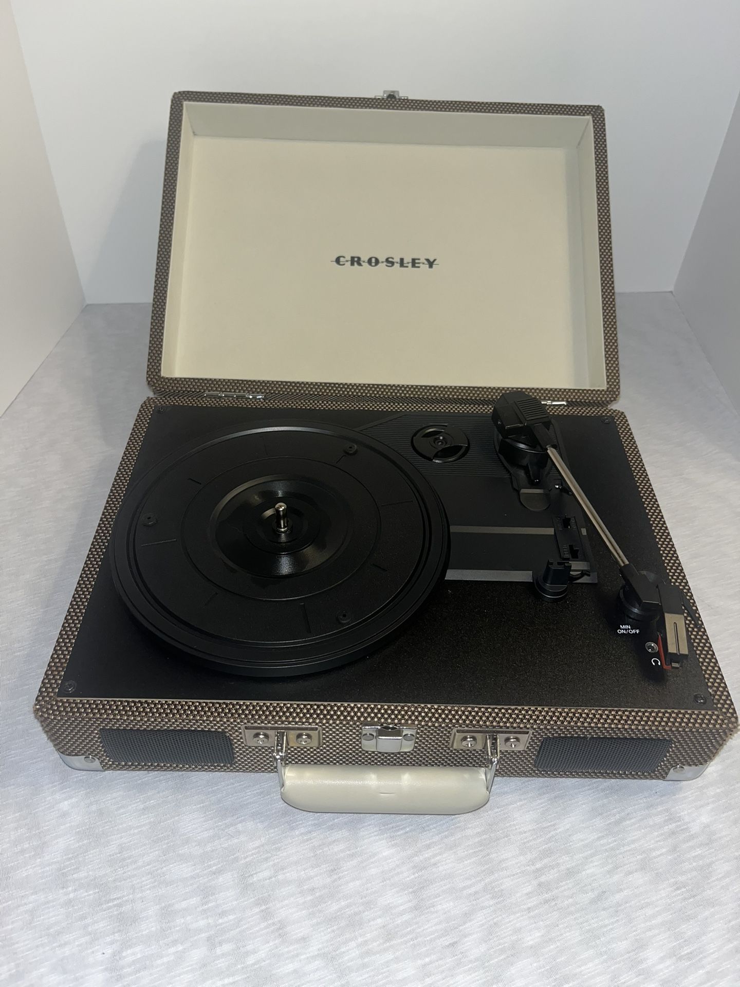 Crosley Cruiser Deluxe 3-Speed Portable Turntable in Tweed