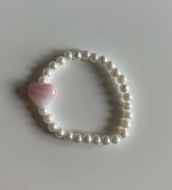 Delicate Pearl Ring with Pink Stone Heart Charm - Elegant Beaded Bracelet for Women