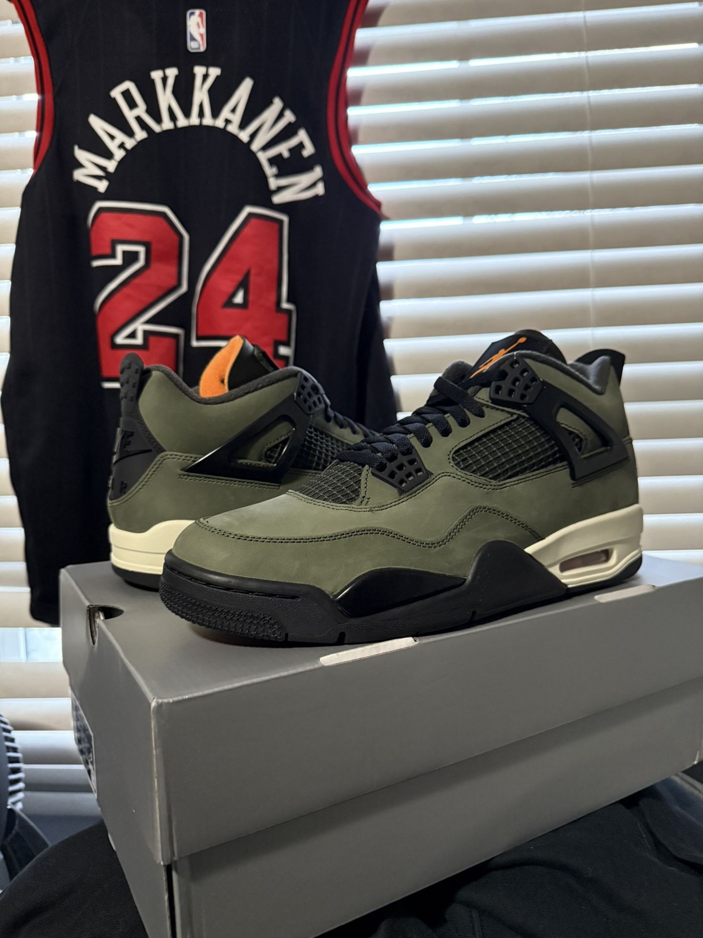 Jordan 4 Undefeated Size 10.5 Brand New 