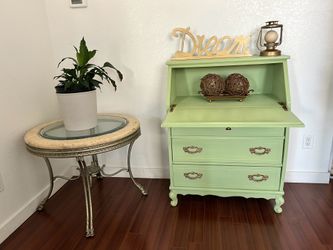 Vintage dresser