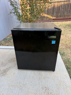 TECCPO Black Mini Fridge Energy Star