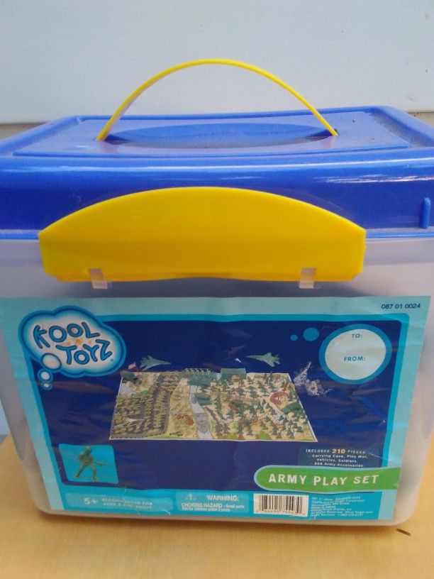 Kool Toys Army Play Set In A Plastic Case