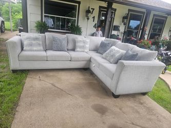 SECTIONAL COUCH