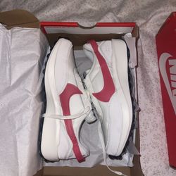 Nike women shoes size (8.5&7.5)