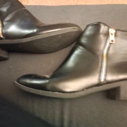 Stylish Black Leather Zip Up Boots With Heel