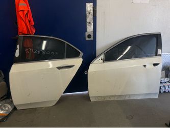 Driver side doors 2011 Acura TSX white