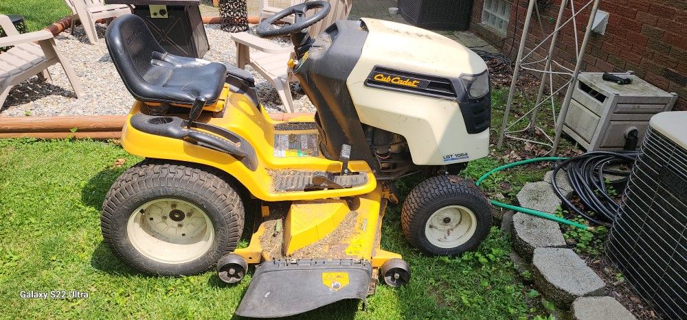 Cub cadet Hydro Riding Lawn Mower
