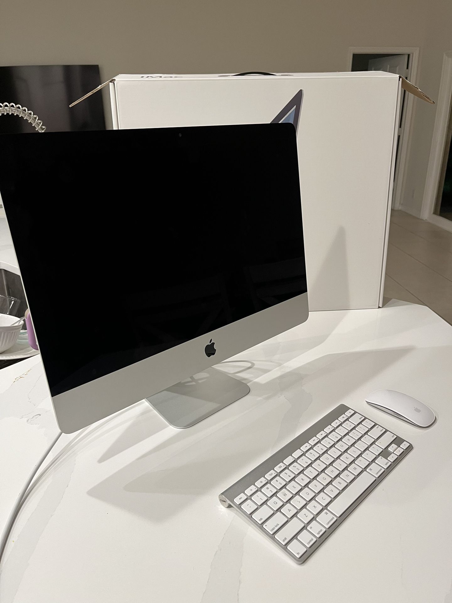 I mac 21.5 in almost brand new