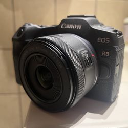 Canon R8 With Lens And Battery GREAT CONDITION 