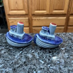 Vintage Tug Boat Blue & Red Pair of Salt and Pepper Shakers .  Size approximately 2 1/2 inches.  Preowned on the bottom Is M-43 that is the space numb