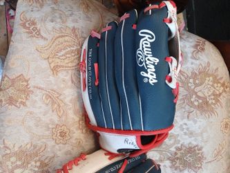 Baseball gloves