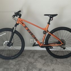 Trek Marlin 6 (orange) bicycle Bike Size 6 Frame