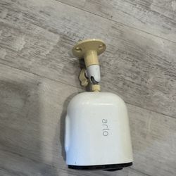 Arlo Ultra VMC5040 Security Camera with battery and base