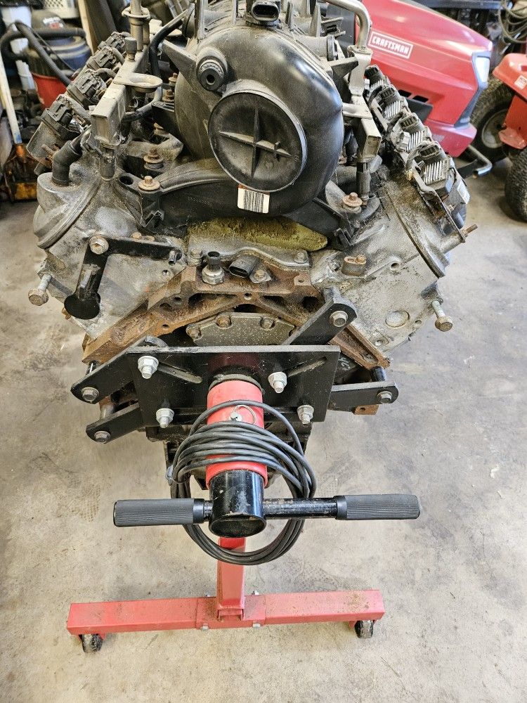 Chevy 305 Engine