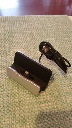 Charger and sync dock for iPhone 5/5c/6/6+/7.