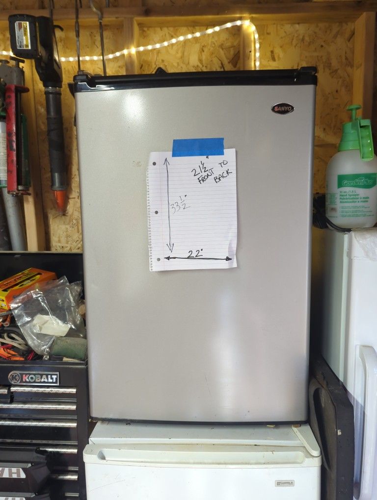 Small Sanyo Refridgerator