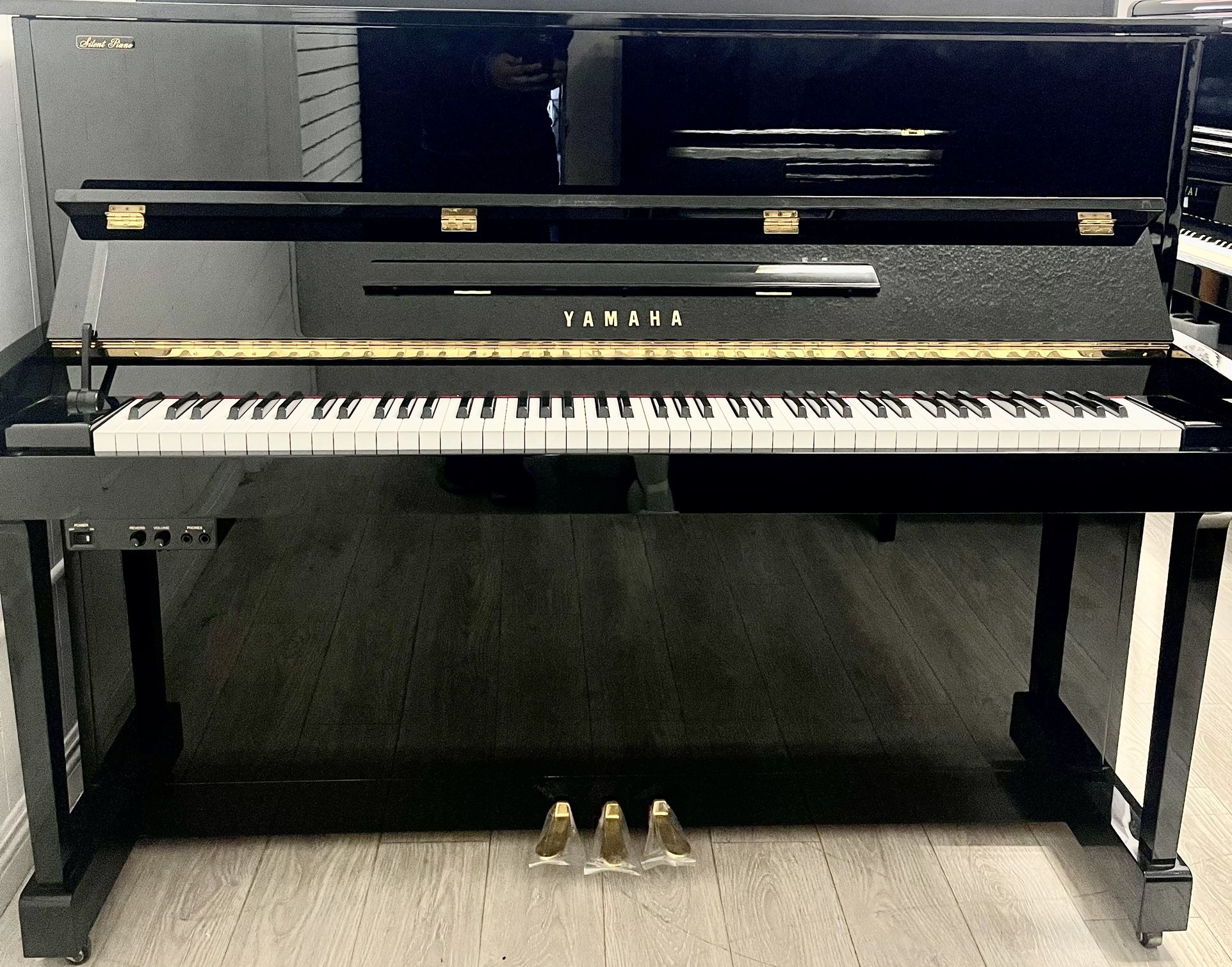 2010 Built In Japan Yamaha YM5SD Silent Feature Upright Piano