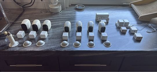 Arlo Expansion includes 7 Arlo Cameras w/Batteries, Chargers and Mounts