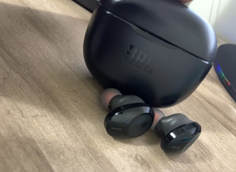 JBL Wireless Bluetooth Headphones 🎶🎵