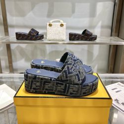 Fendi Women’s Slides With Box 2026 New