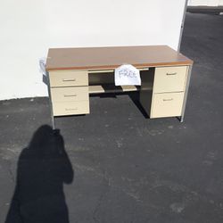 FREE-desk- Perfect For warehouse Or Workshop- Metal