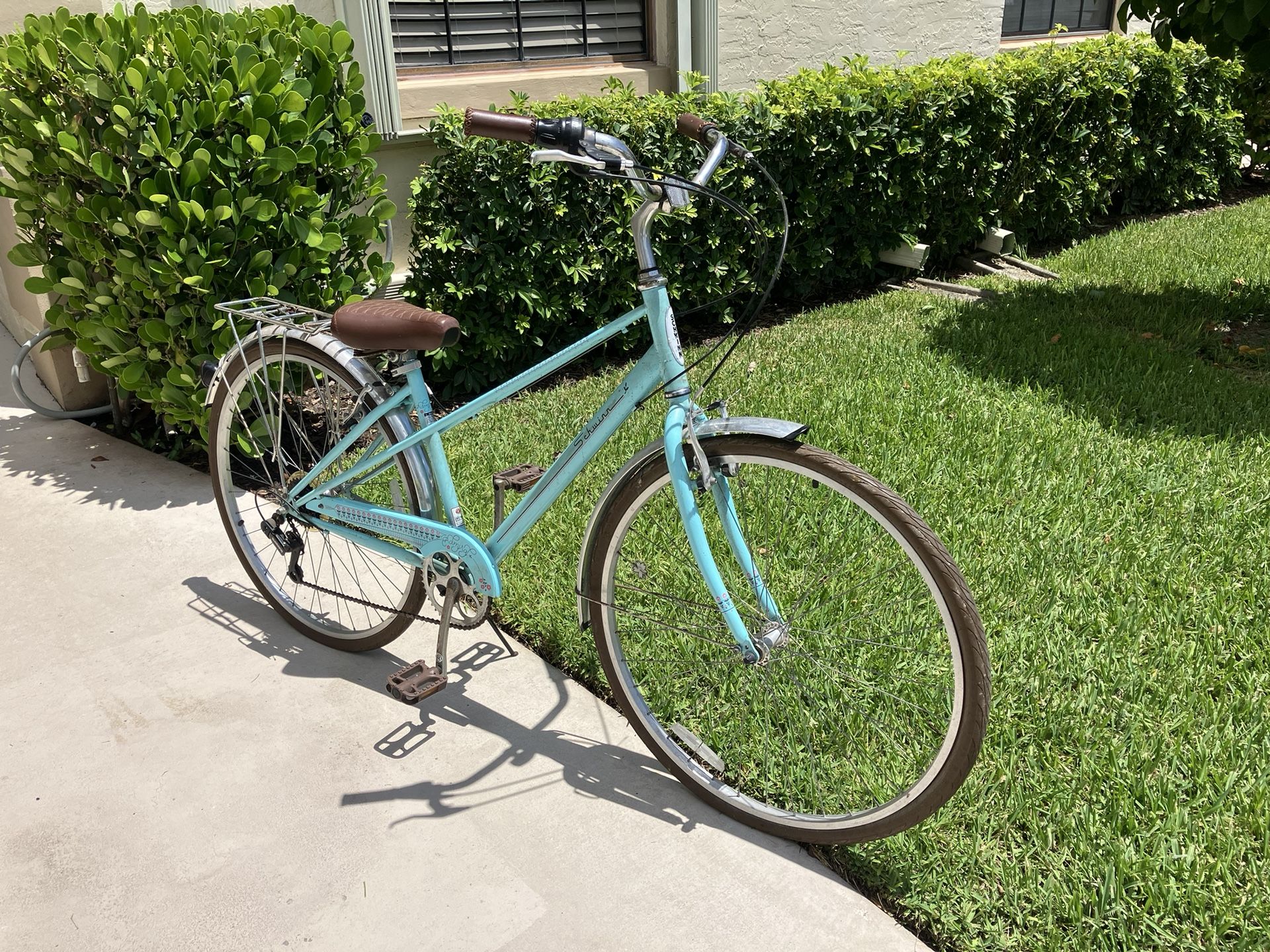 **SCHWINN HYBRID CRUISER**