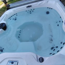 Great 4 Person Thermoplastic Spa /////////