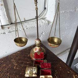 Perfect Gift Set ,, Scale And 3 Gift Boxer 