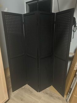 Folding pegboard display