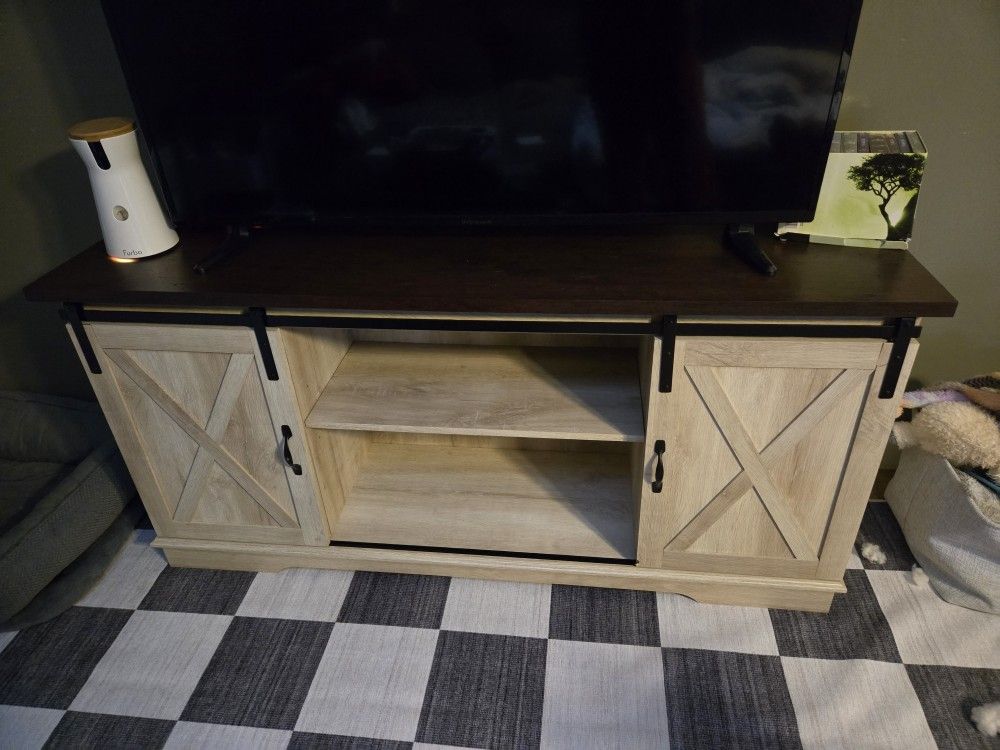 Tv Entertaintment Stand