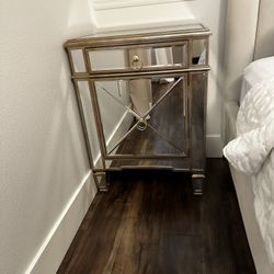 2 Nightstands 