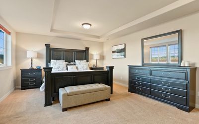 5 Piece Black Bedroom Set + 2 Lamps