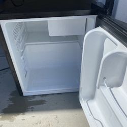 Mini fridge freezer