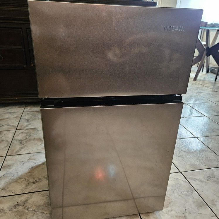 Mini fridge